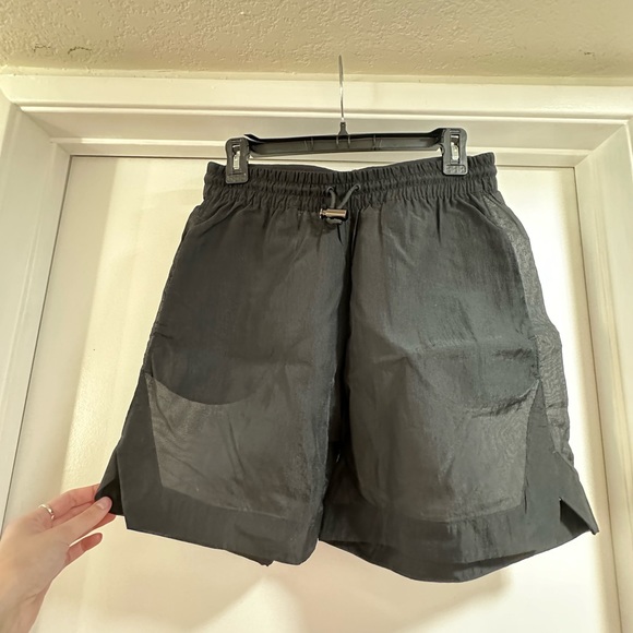 Lululemon Clear Intention Short - Picture 2 of 5